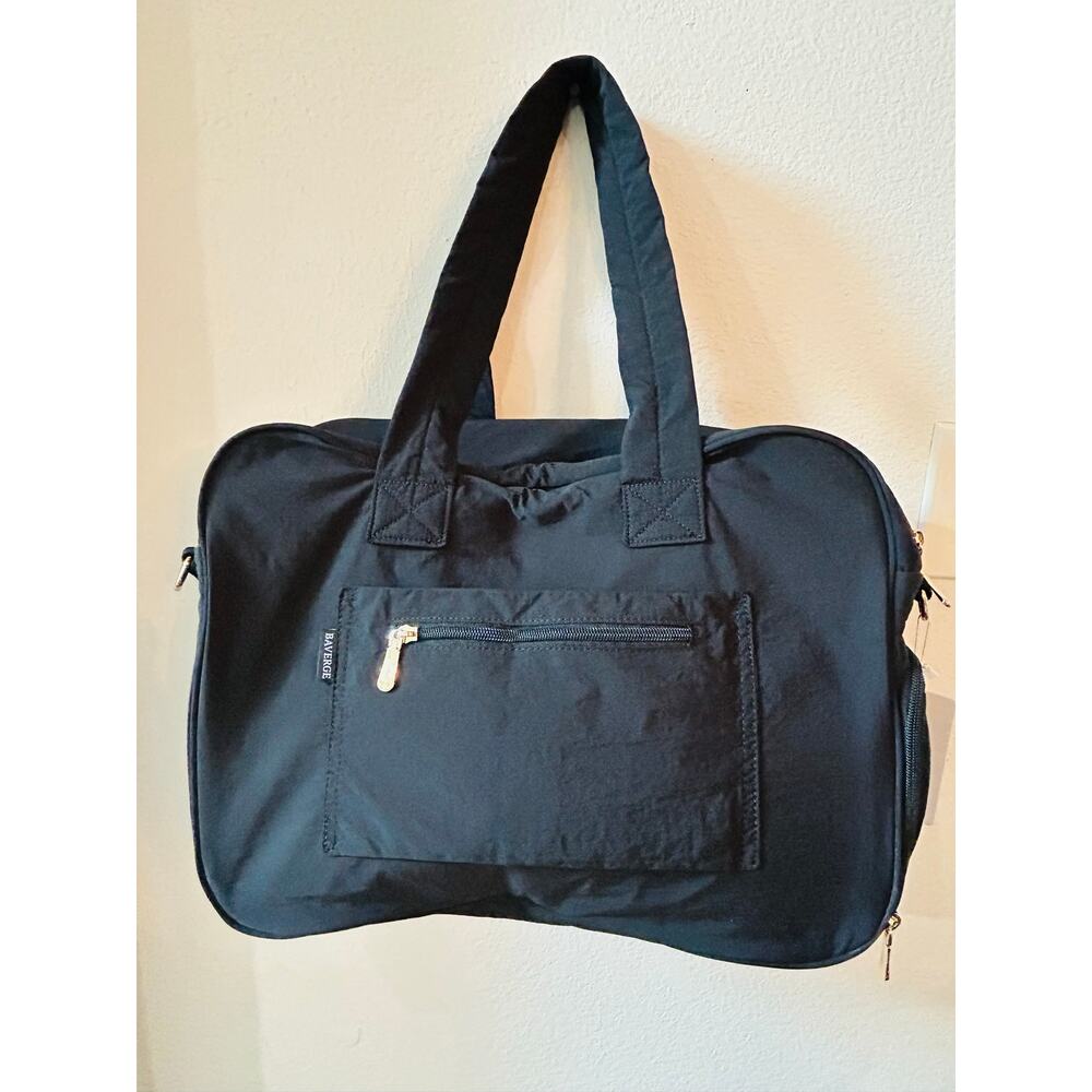 BAVERGE WEEKEND BAG ( OR GYM BAG ) FEATURES A DRY/ WET POCKET